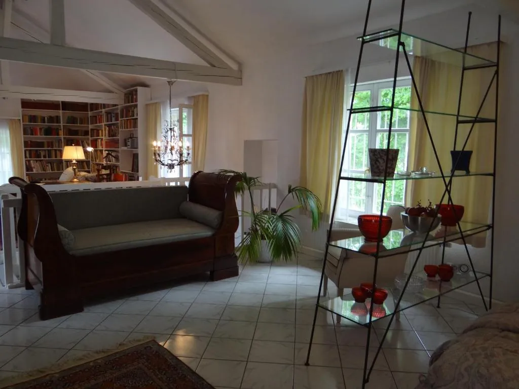 Château Mesny, gîte Au Fil des Pages à Vic-sur-Seille, photo 3
