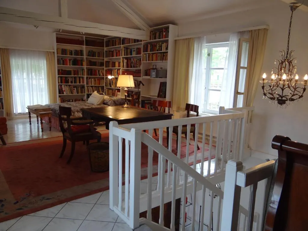 Château Mesny, gîte Au Fil des Pages à Vic-sur-Seille, photo 7