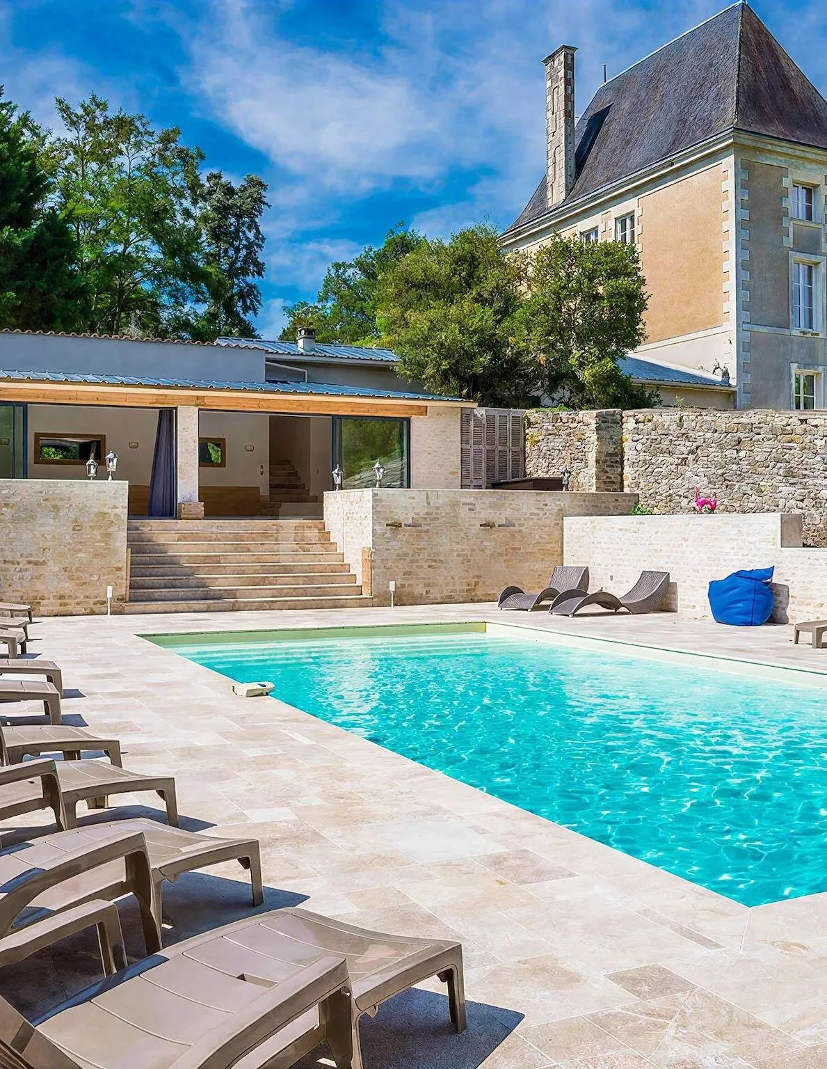 Château Paradis à Benest, photo 2