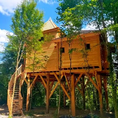 Château perché des Fées à Illoud, château dans les arbres à Illoud