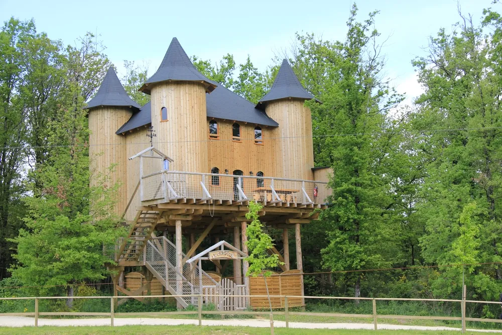 Château perché panoramique de Dienné, château dans les arbres à Dienné