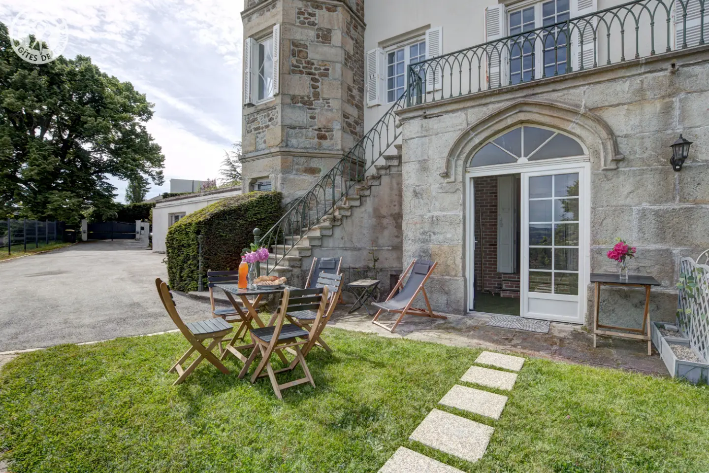 Château Philip à Saint-Genest-Lerpt, photo 2