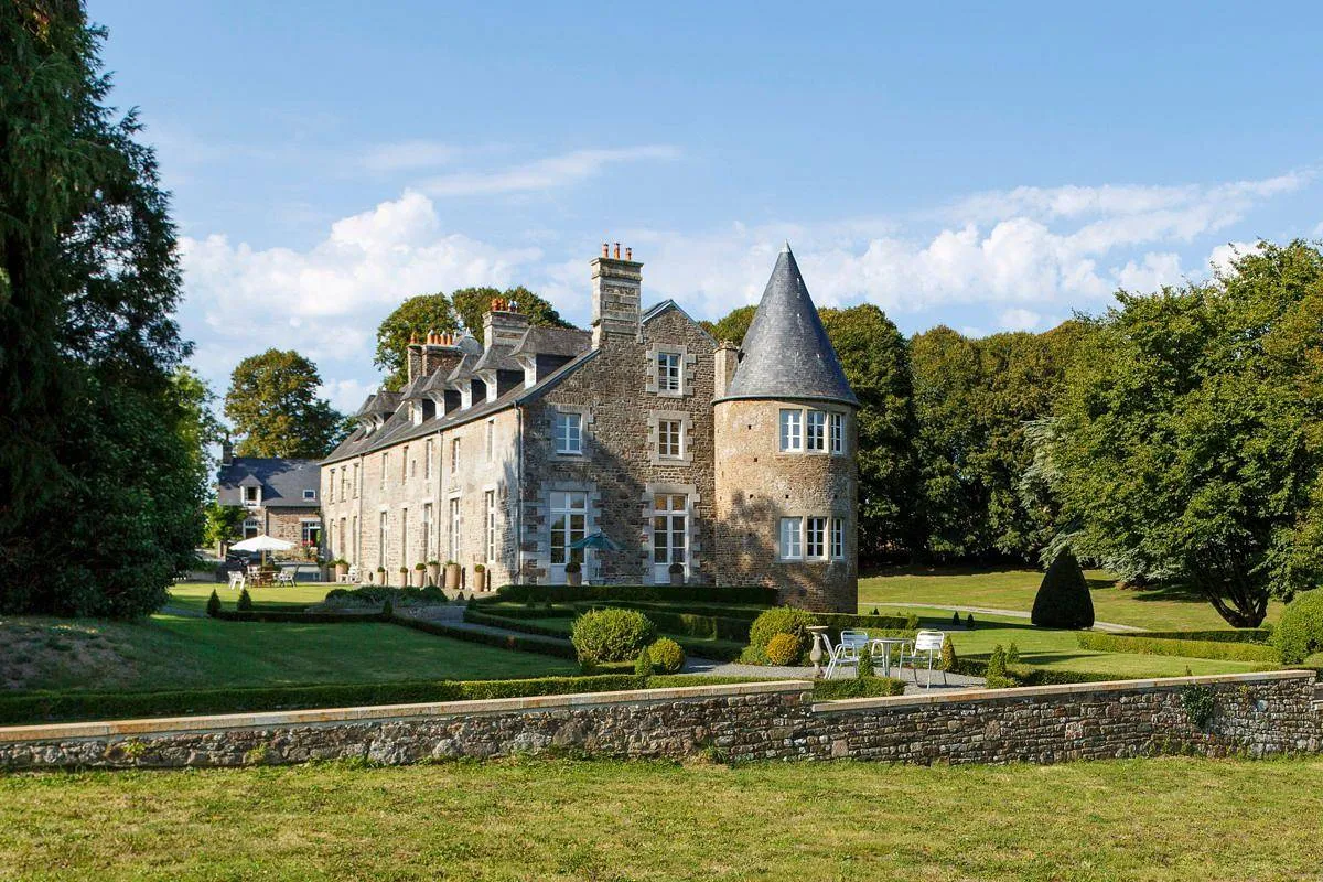 Château Quatre Saisons, château entier à Domjean