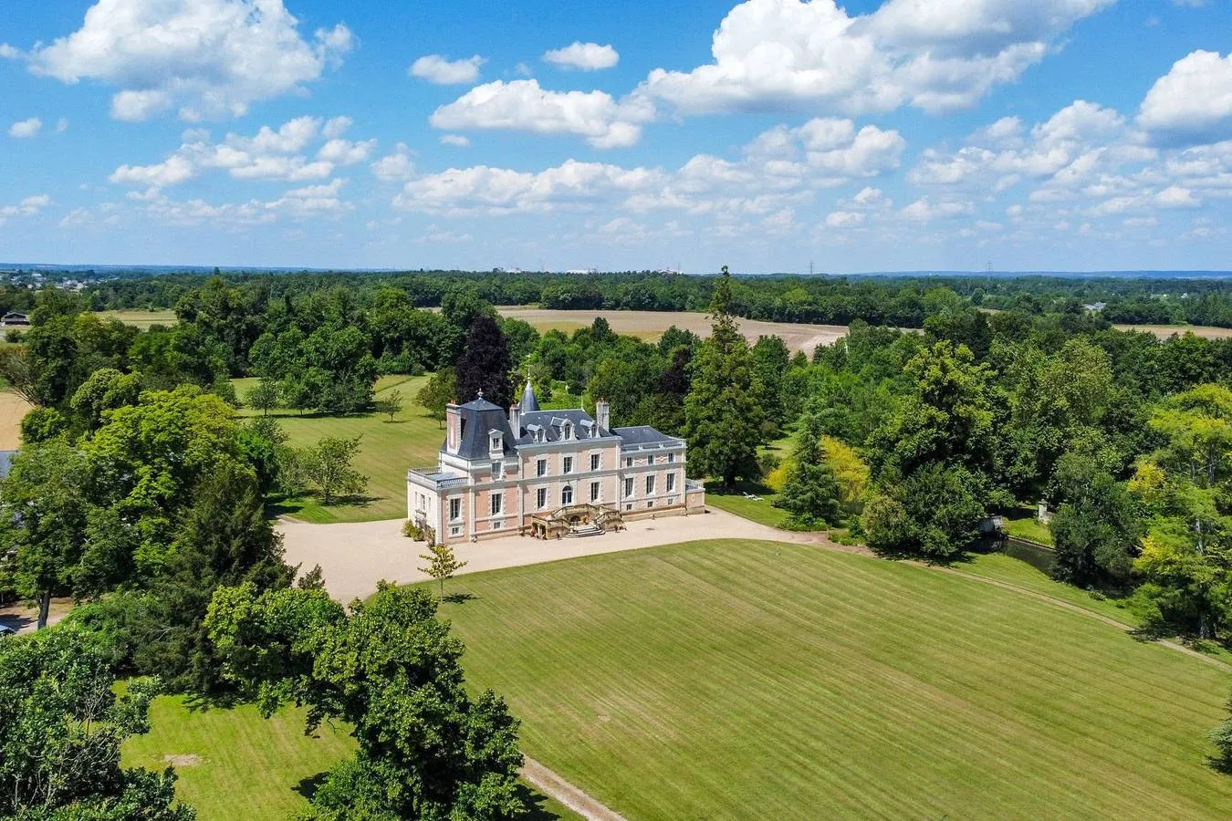 Château Rousseau, château entier à Huismes