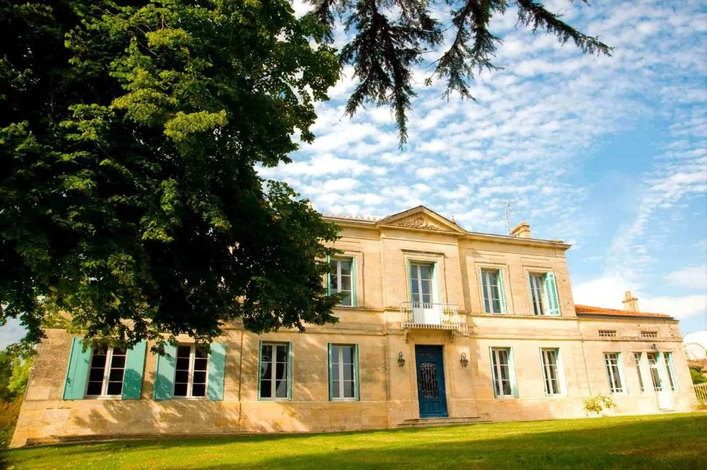 Château Rousselle, château viticole à Saint-Ciers-de-Canesse