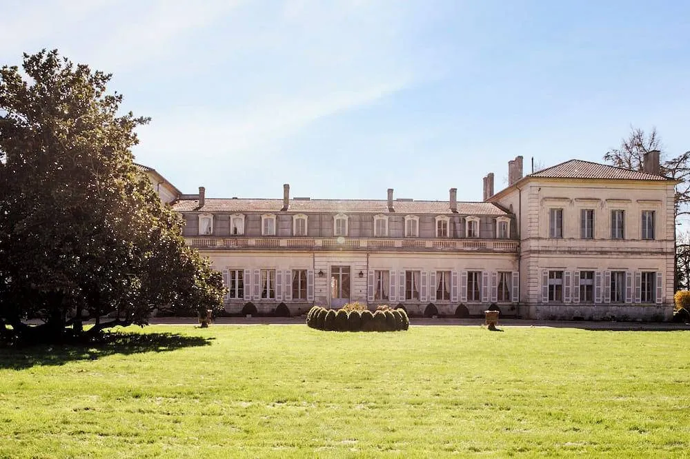 Château Saint-Denis, château entier à Sauveterre-Saint-Denis