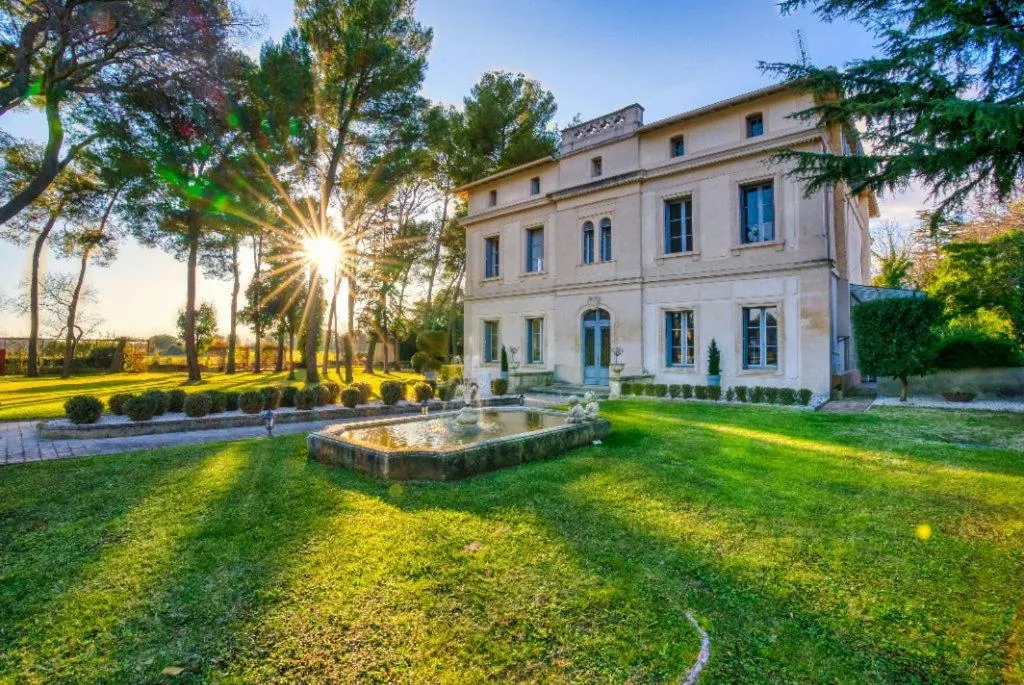 Château Sainte Colombe, chambre ou suite de château à Saint-Geniès-des-Mourgues