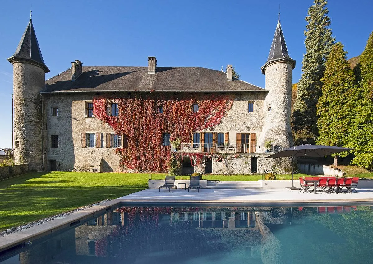 Château Sainte-Geneviève, château entier à Saint-Pierre-d'Albigny