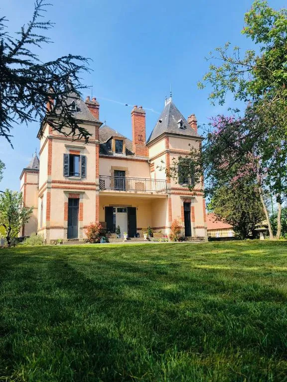 Château Ségot, chambre ou suite de château à Neuilly-le-Réal