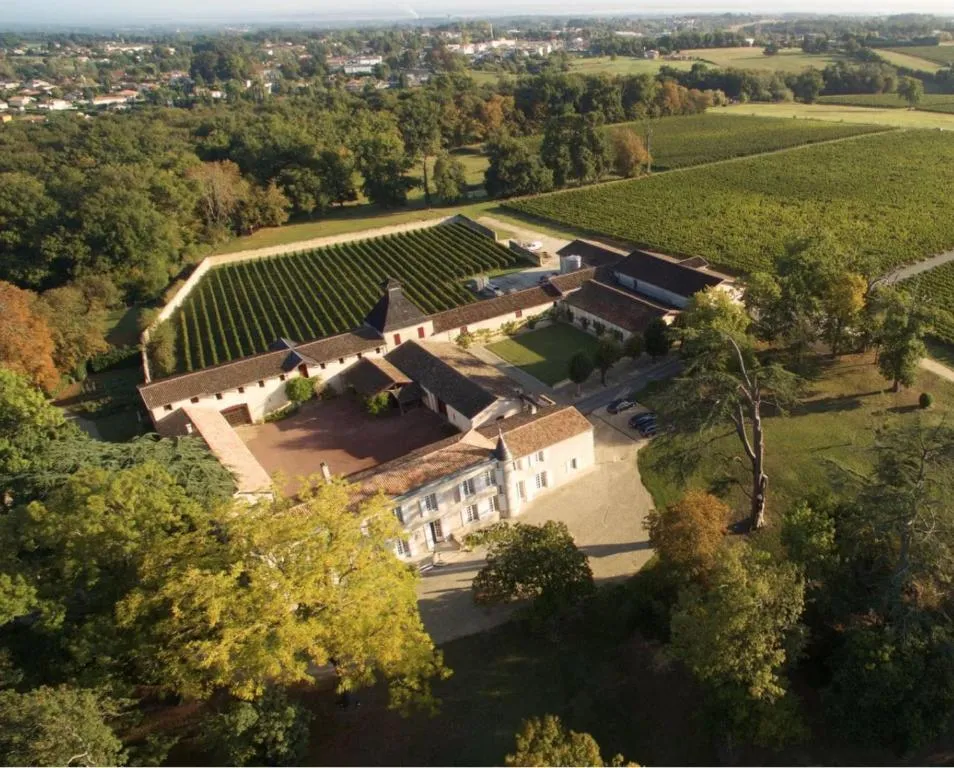 Château Senailhac, chambre ou suite de château à Tresses