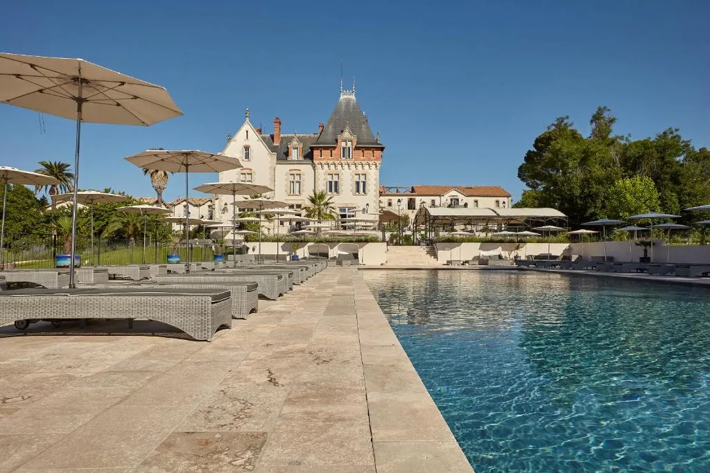Château St Pierre de Serjac, chambre ou suite de château à Puissalicon