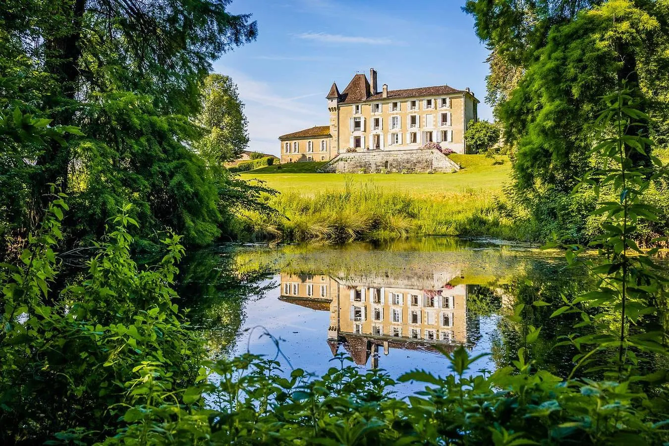 Château Tessyière, château entier à Corgnac-sur-l'Isle