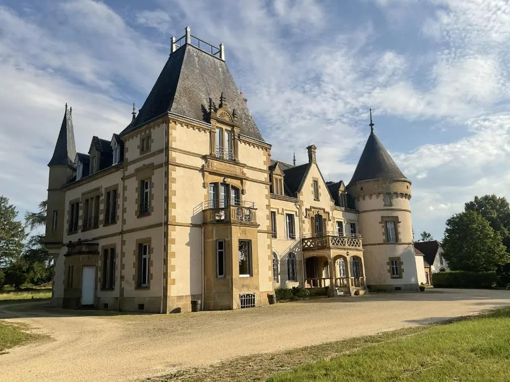 Château Tout Y Fault, chambre ou suite de château à Loriges