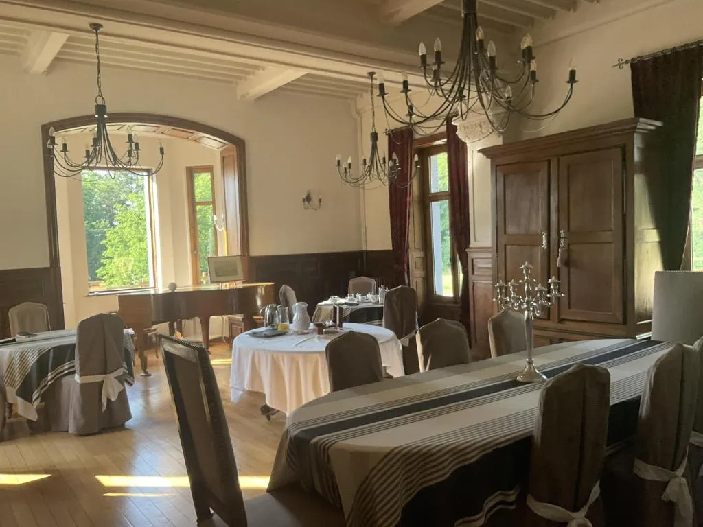 Château Tout Y Fault à Loriges, photo 4