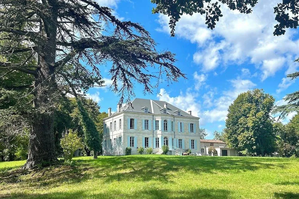 Château Villeneuve, château entier à Laplume