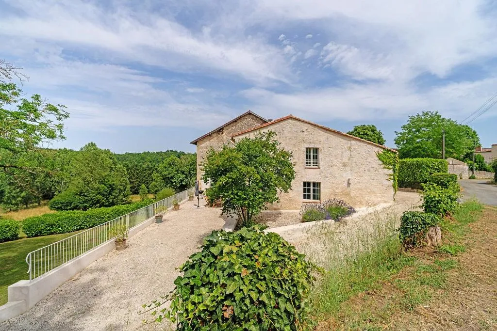 Dépendance du Château de la Beauze, gîte de château à Les Lèves-et-Thoumeyragues