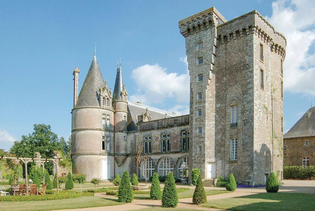 Donjon du Château des Poètes, gîte de château à Sèvremont