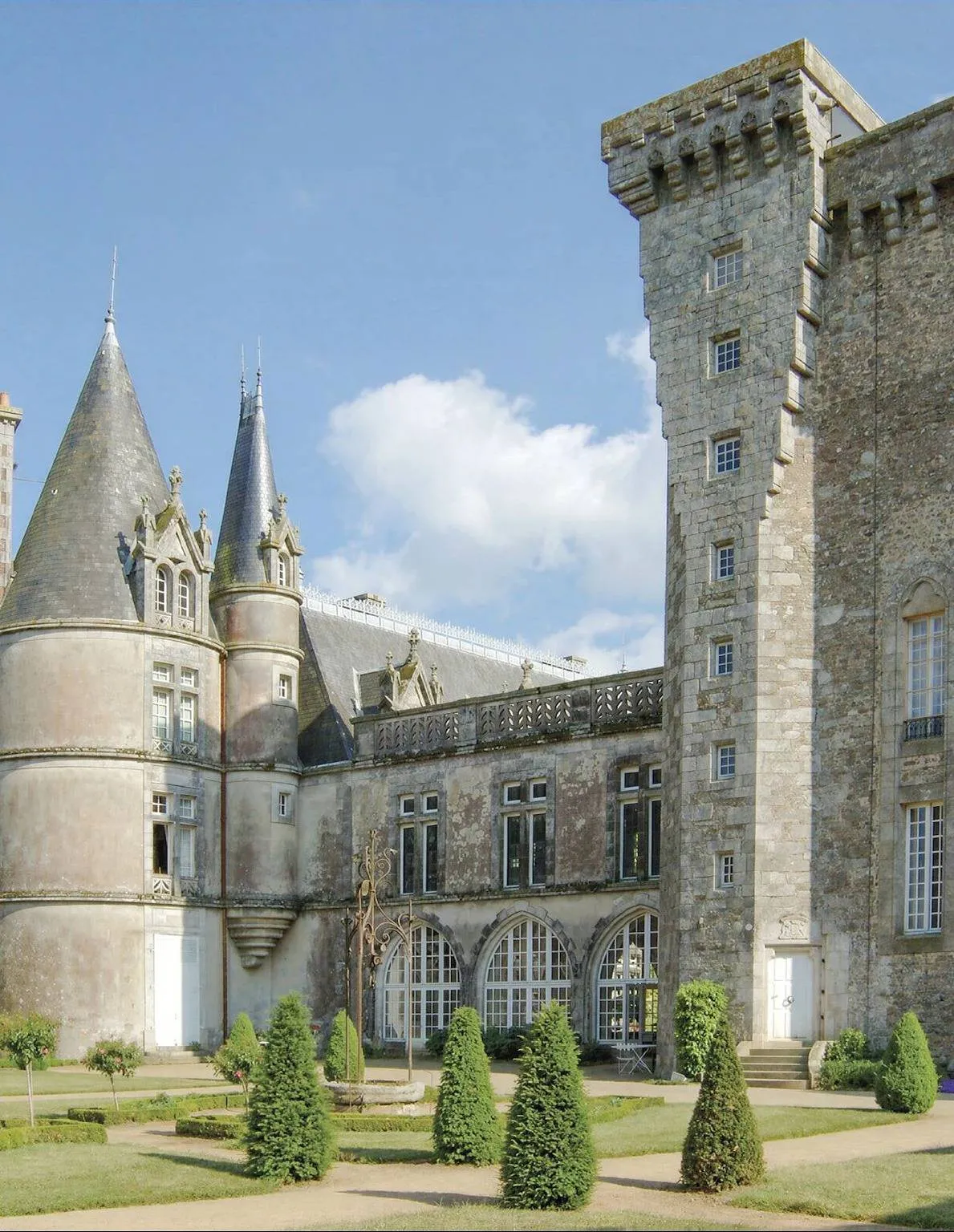 Donjon du Château des Poètes à Sèvremont, photo 2