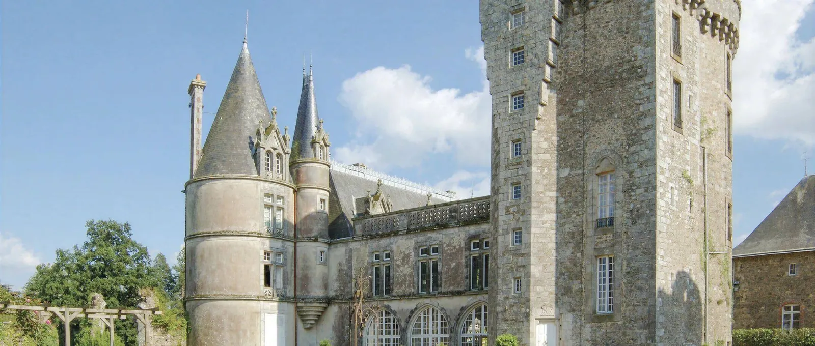 Donjon du Château des Poètes à Sèvremont, photo 3