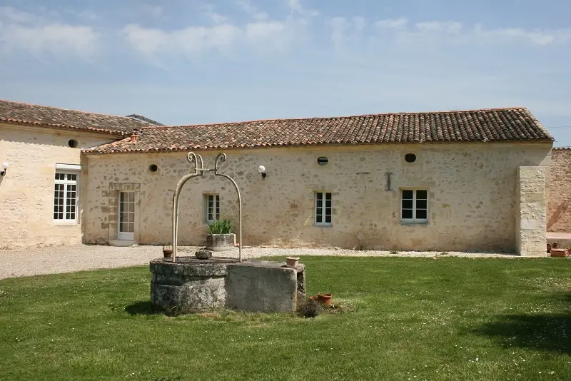 Gîte du Château l'Insoumise, château viticole à Saint-André-de-Cubzac