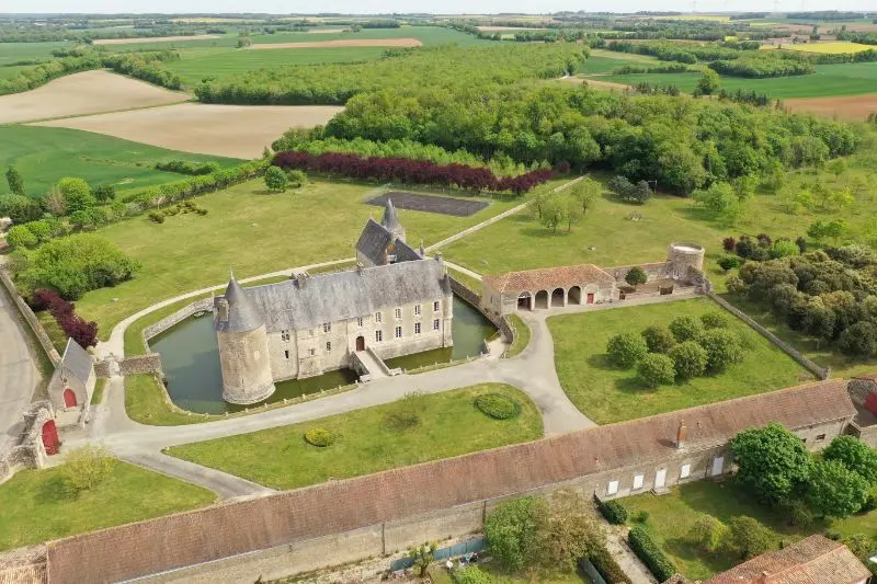 Gîtes du Château de Saveilles, gîte de château à Paizay-Naudouin-Embourie