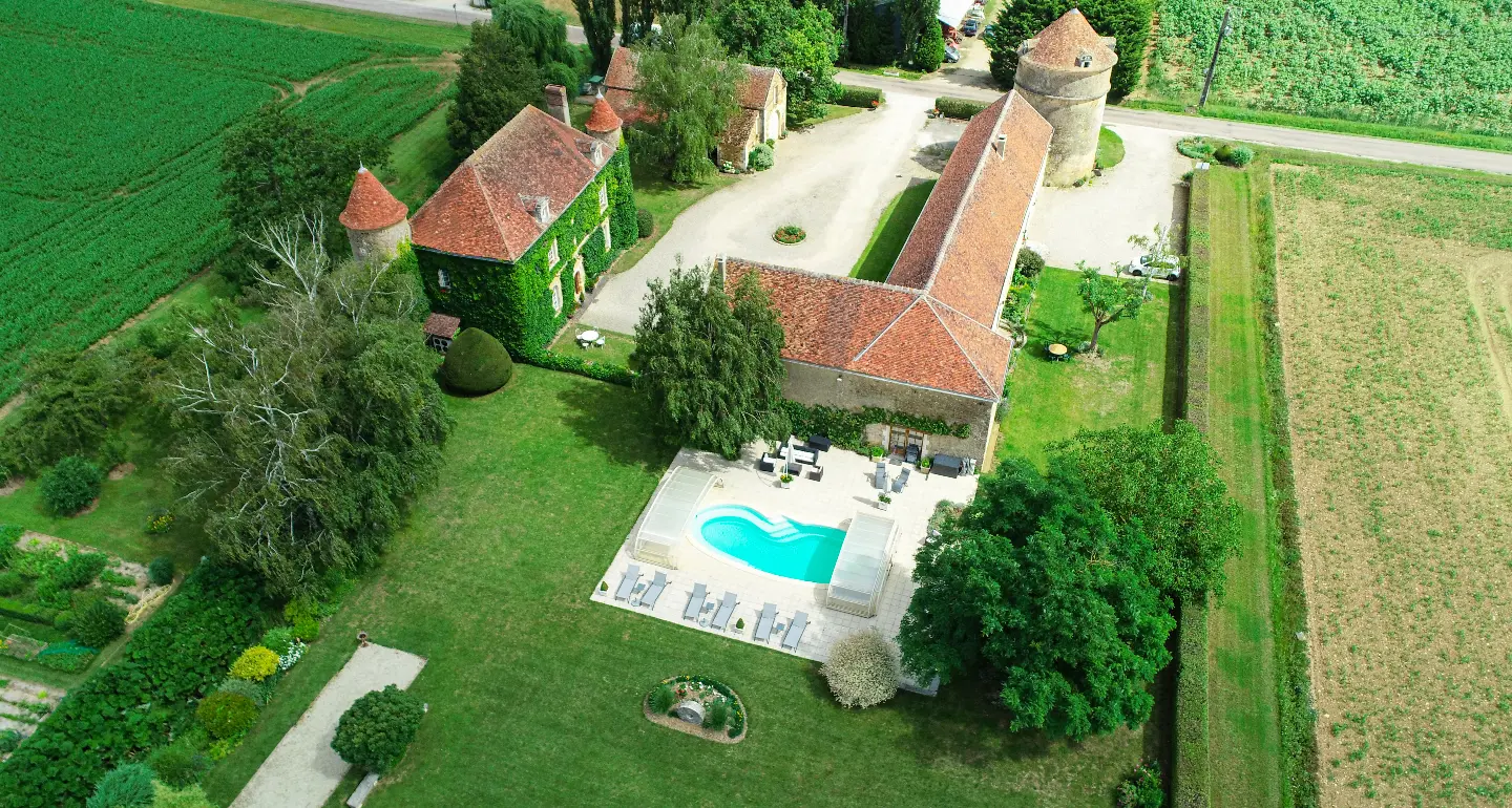 Les Granges du Château de Ribourdin, gîte de château à Chevannes