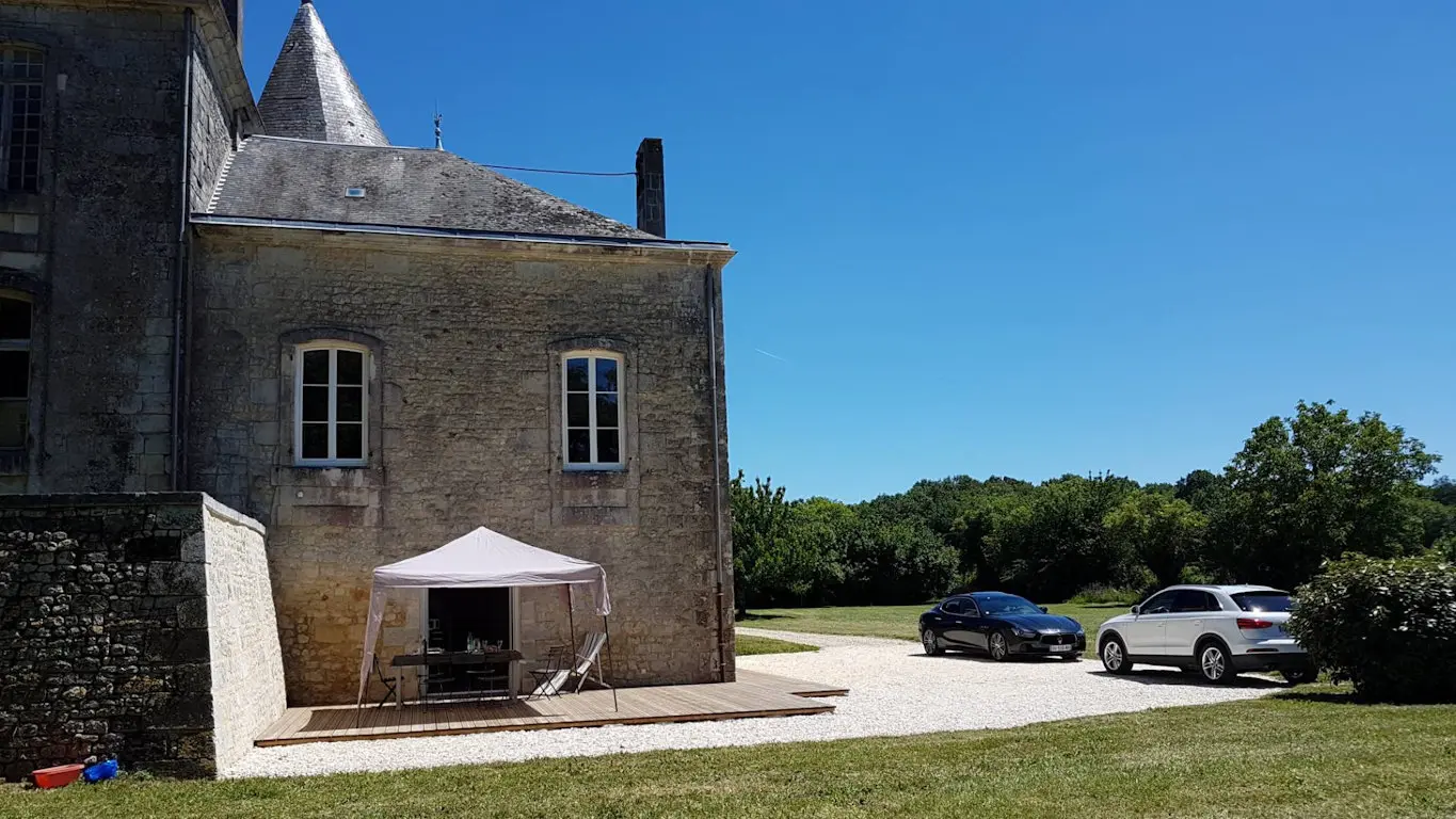 Logement dans l'aile du château à Saint-Germain-du-Seudre, photo 3