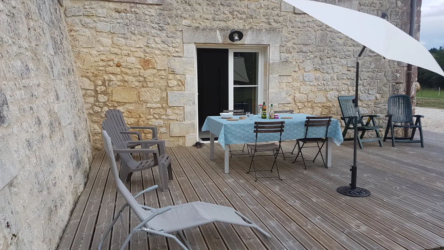 Logement dans l'aile du château à Saint-Germain-du-Seudre, photo 4