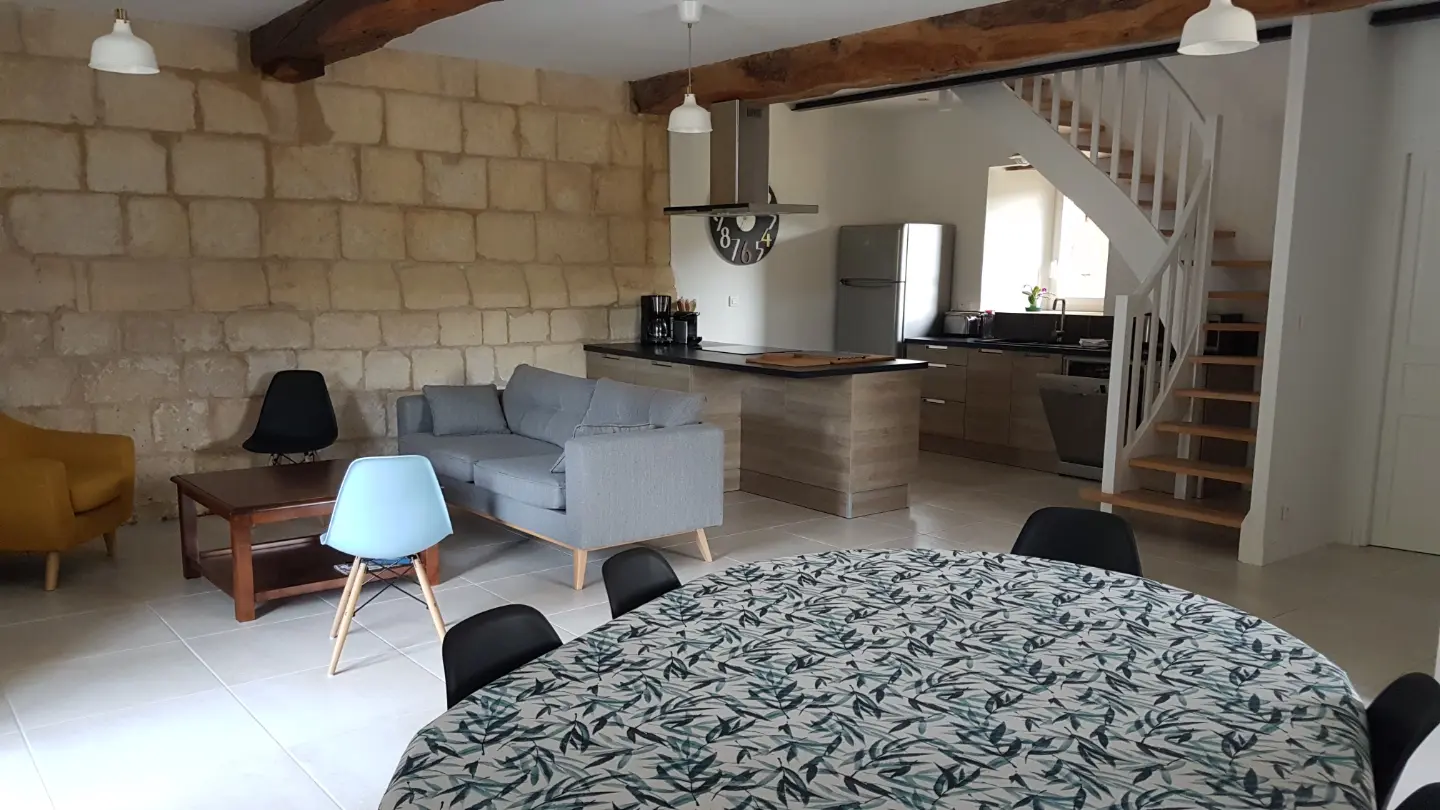 Logement dans l'aile du château à Saint-Germain-du-Seudre, photo 7