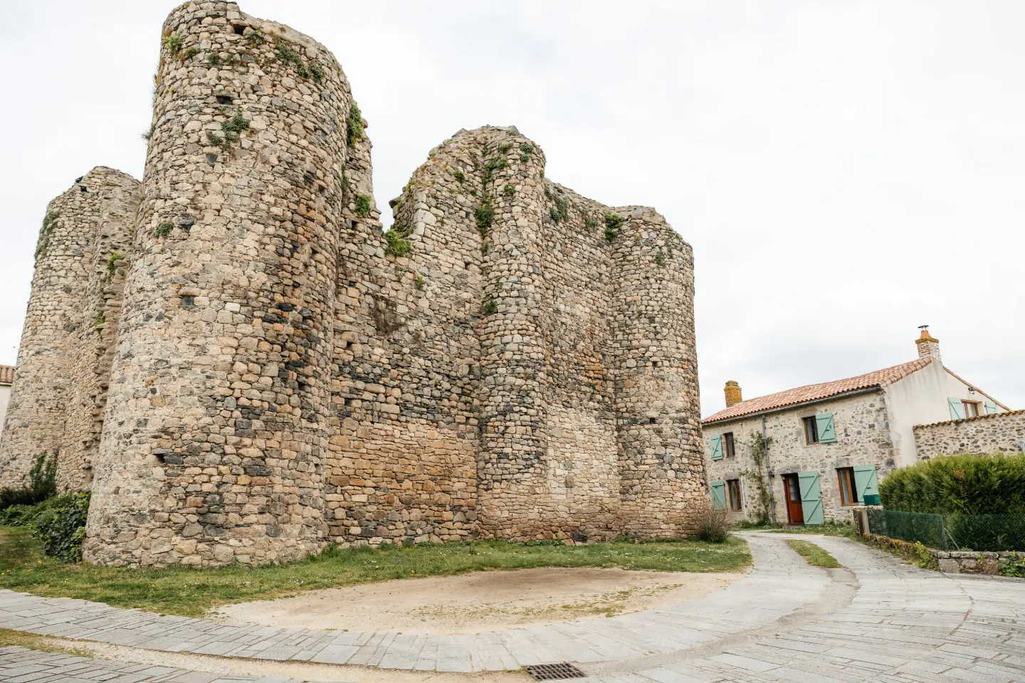 Le Logis du Vieux Donjon à Sèvremont, photo 3