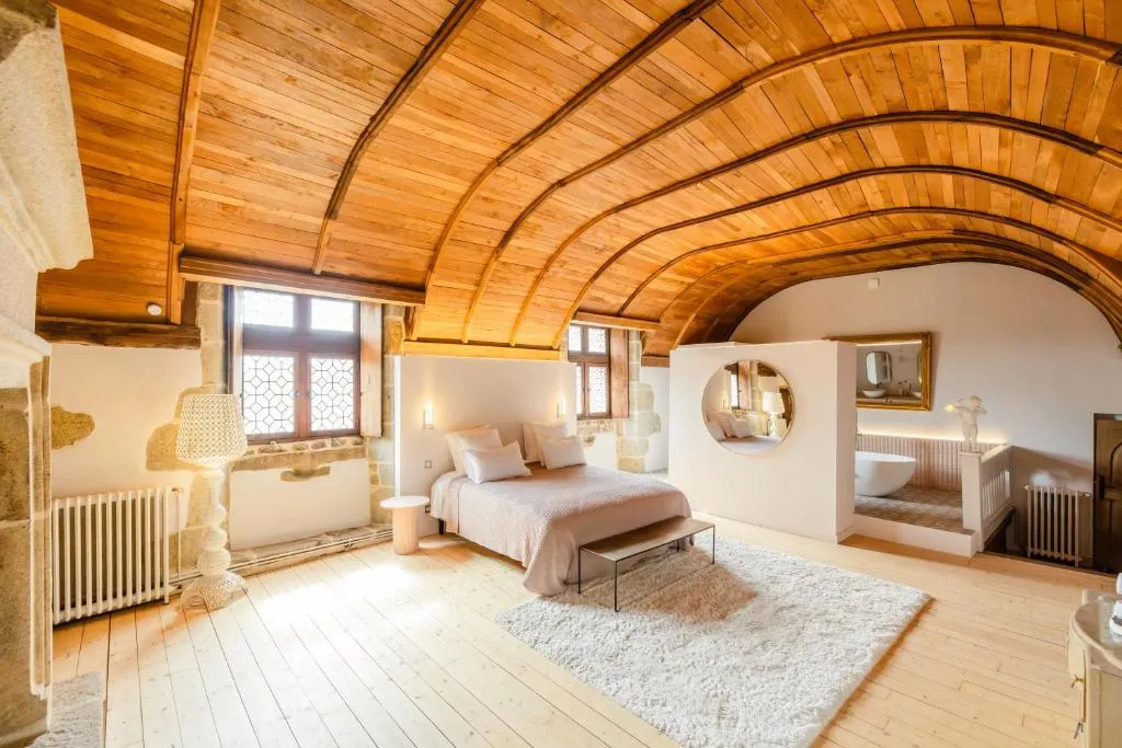 Manoir de Kerenneur, manoir à Plourin
