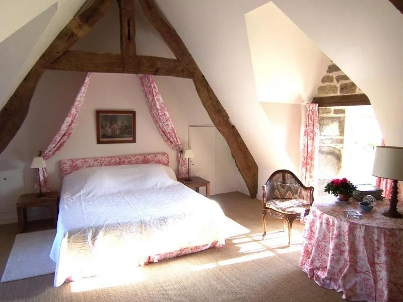 Manoir de Kerguéréon à Ploubezre, photo 2