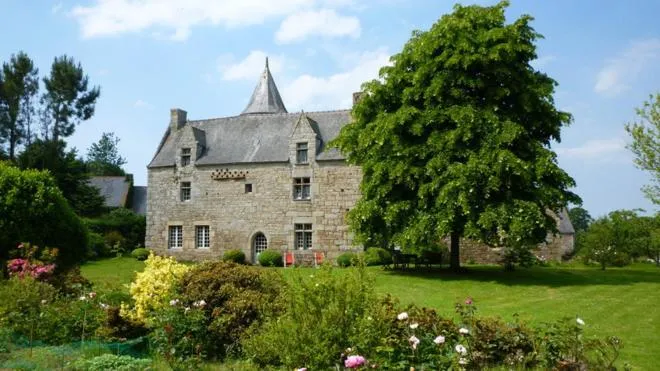 Manoir de Kerguéréon à Ploubezre, photo 6