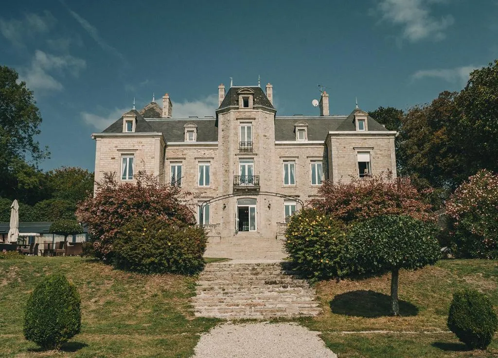 Manoir de Kerhuel, manoir à Plonéour-Lanvern