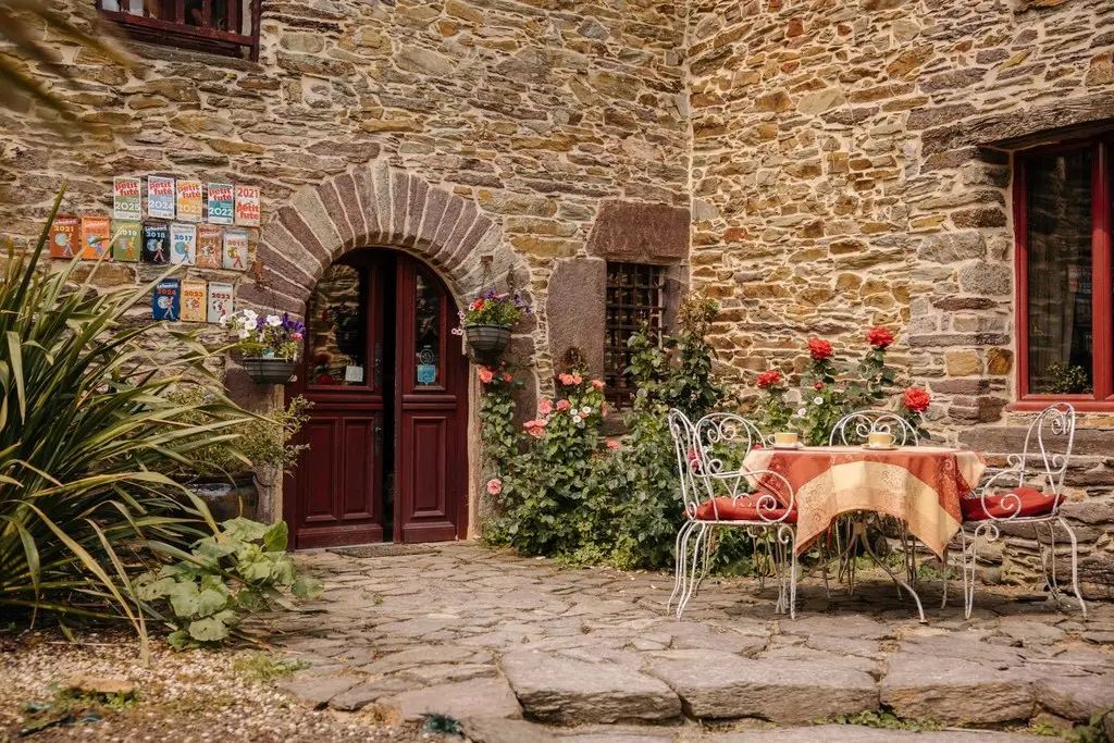 Manoir de la Bourousais, manoir à Val d'Anast