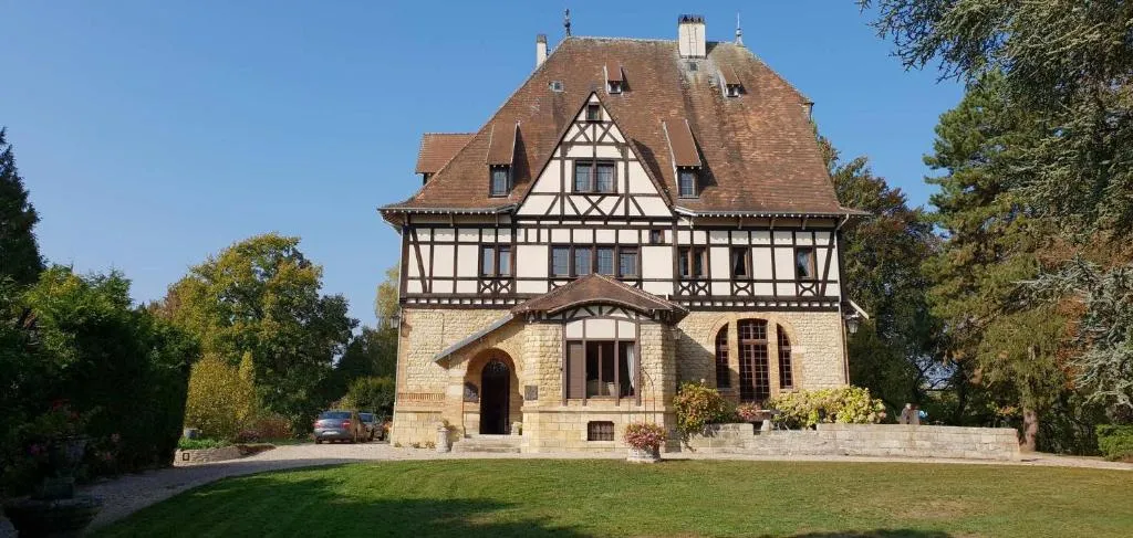 Manoir de la Gravière, manoir à Mouzon