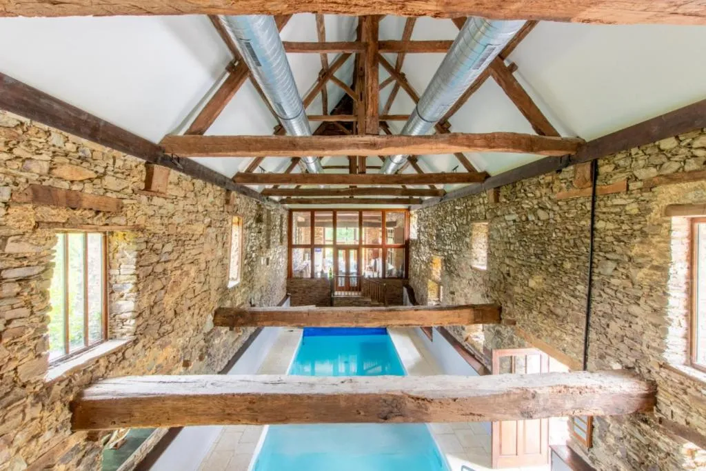 Manoir de la Vieille Douve, manoir à Bourg-l'Évêque