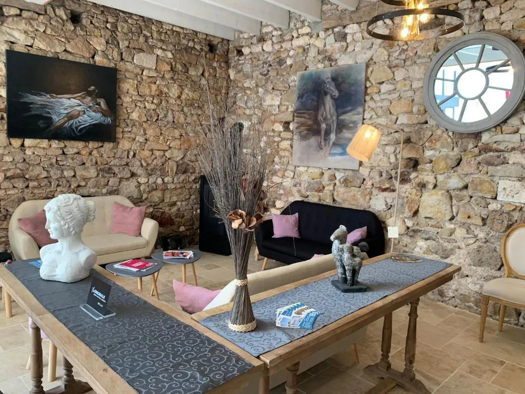 Manoir de Pierre Levée à Tournon-Saint-Martin, photo 7