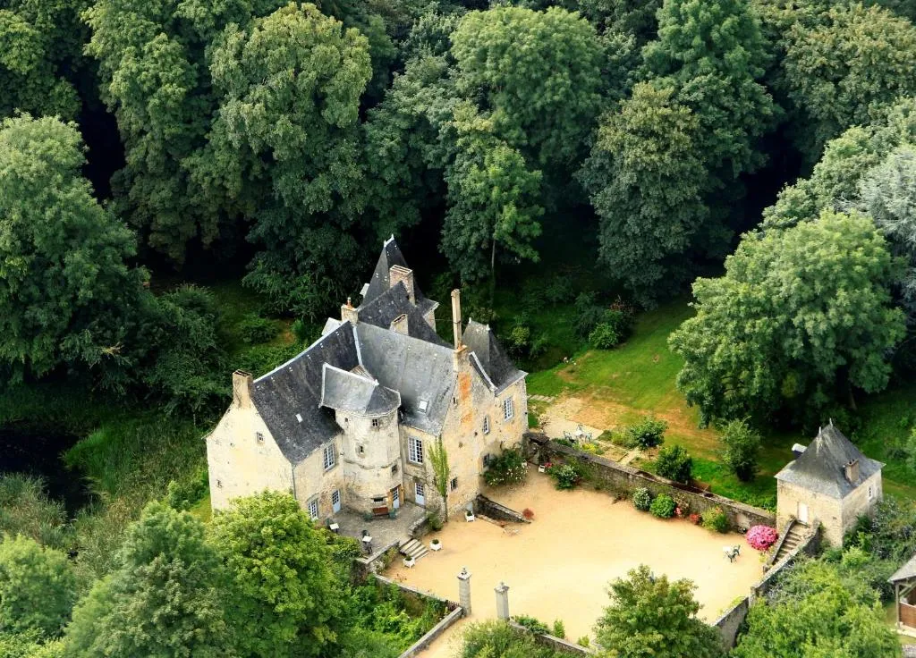 Manoir de Rouessé, manoir à Laval