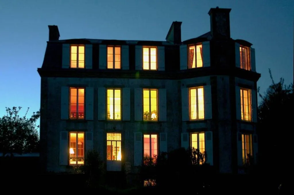 Manoir de Suguensou, manoir à Audierne