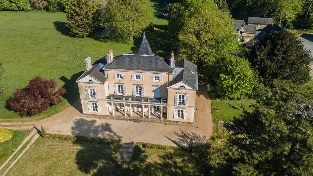Manoir des Etrichets, manoir à Saint-Saturnin
