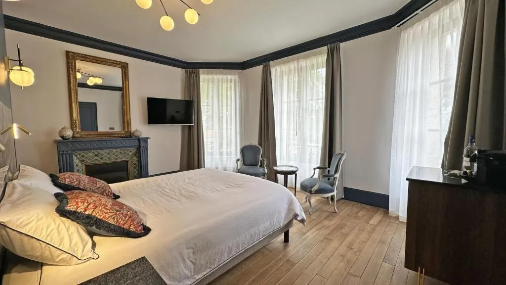 Manoir des Perrières à Rochechouart, photo 5