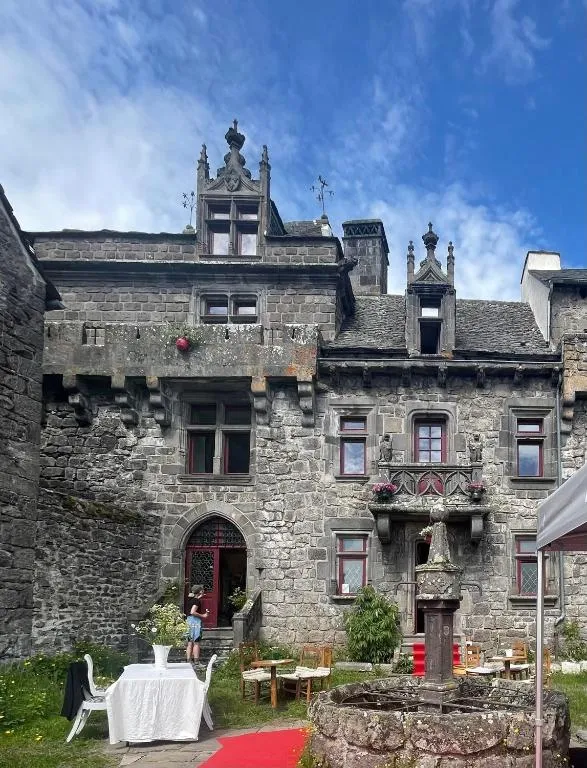 Manoir des Remparts de Besse, manoir à Besse-et-Saint-Anastaise