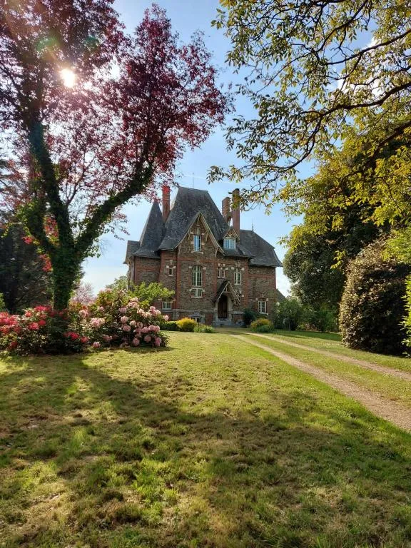 Manoir des Rochers, manoir à Bouère
