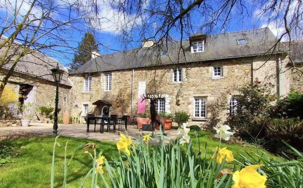 Manoir Desnachez, manoir à Taupont