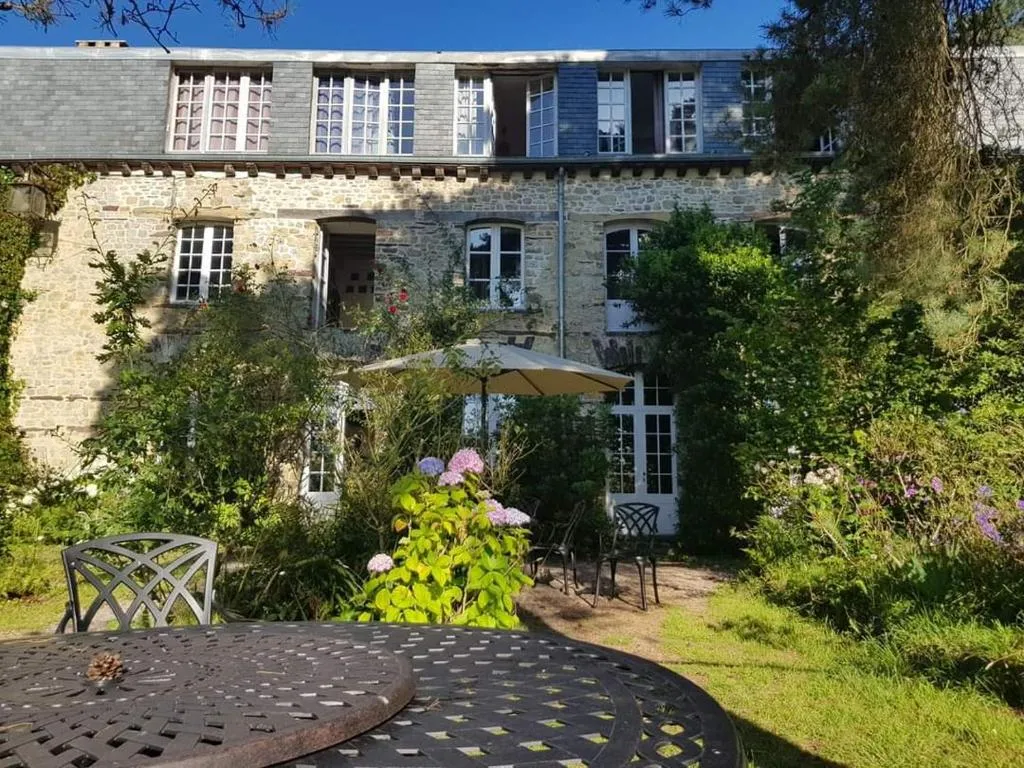 Manoir du Tertre, manoir à Paimpont