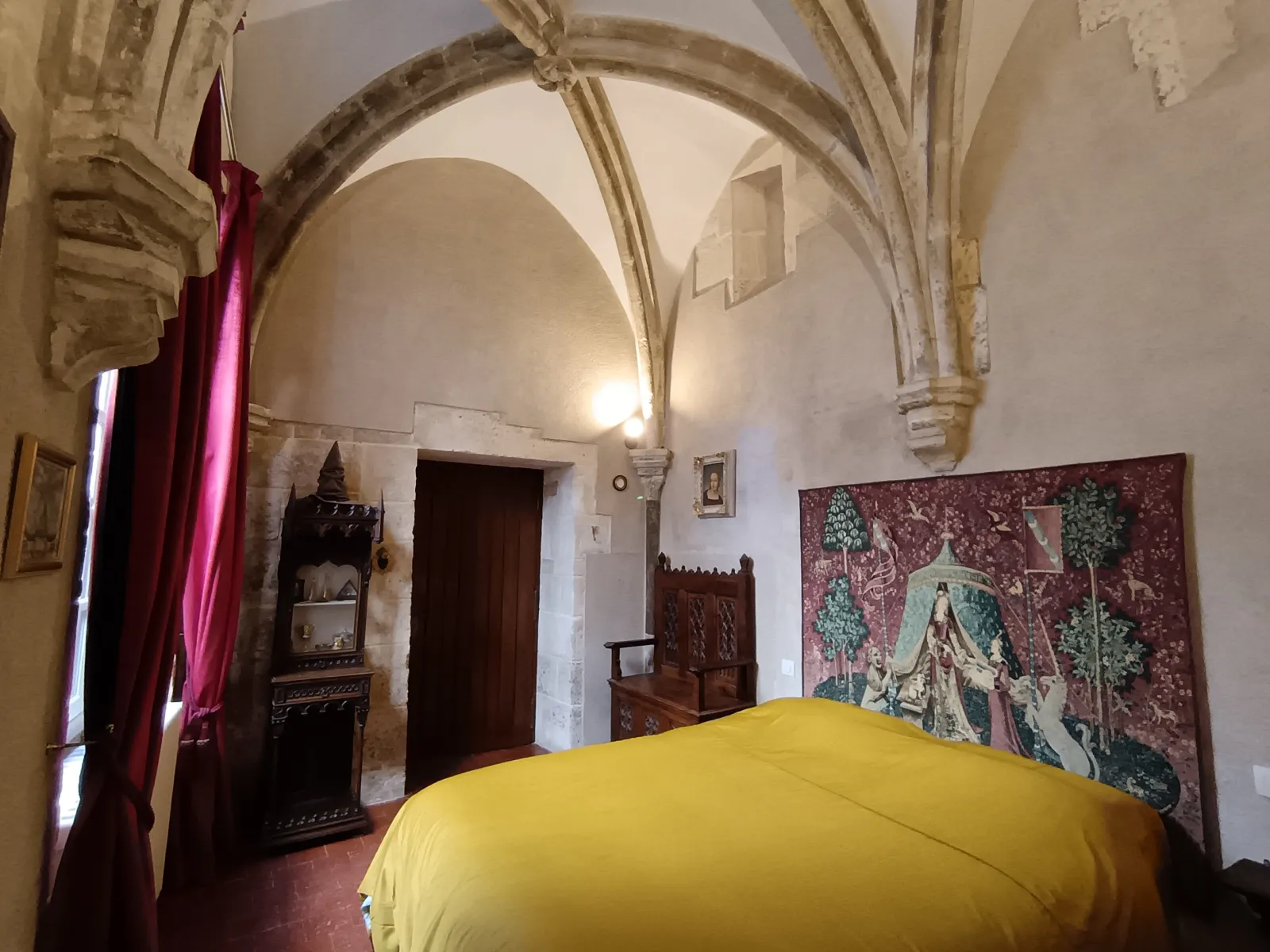 Suite des 7 Sorciers, Manoir de Fossembault, gîte de château à Bourges