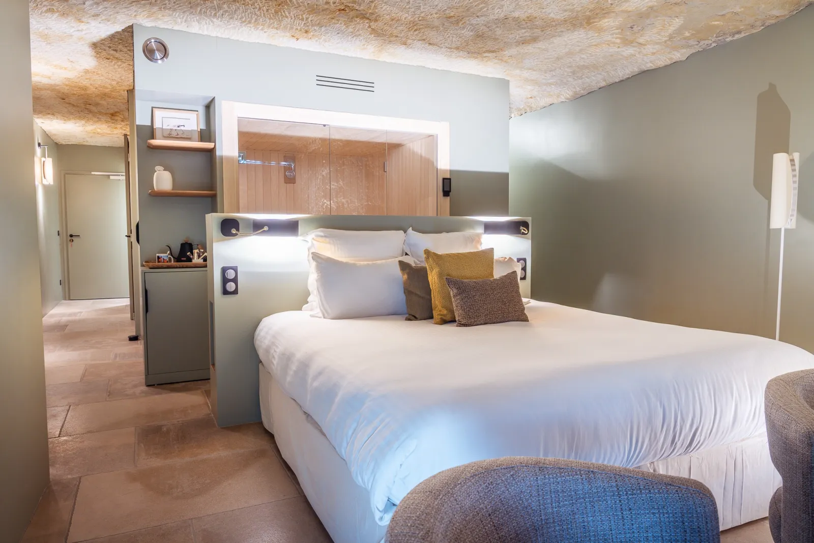 Suite Prestige sauna du Château de Perreux à Nazelles-Négron, photo 7
