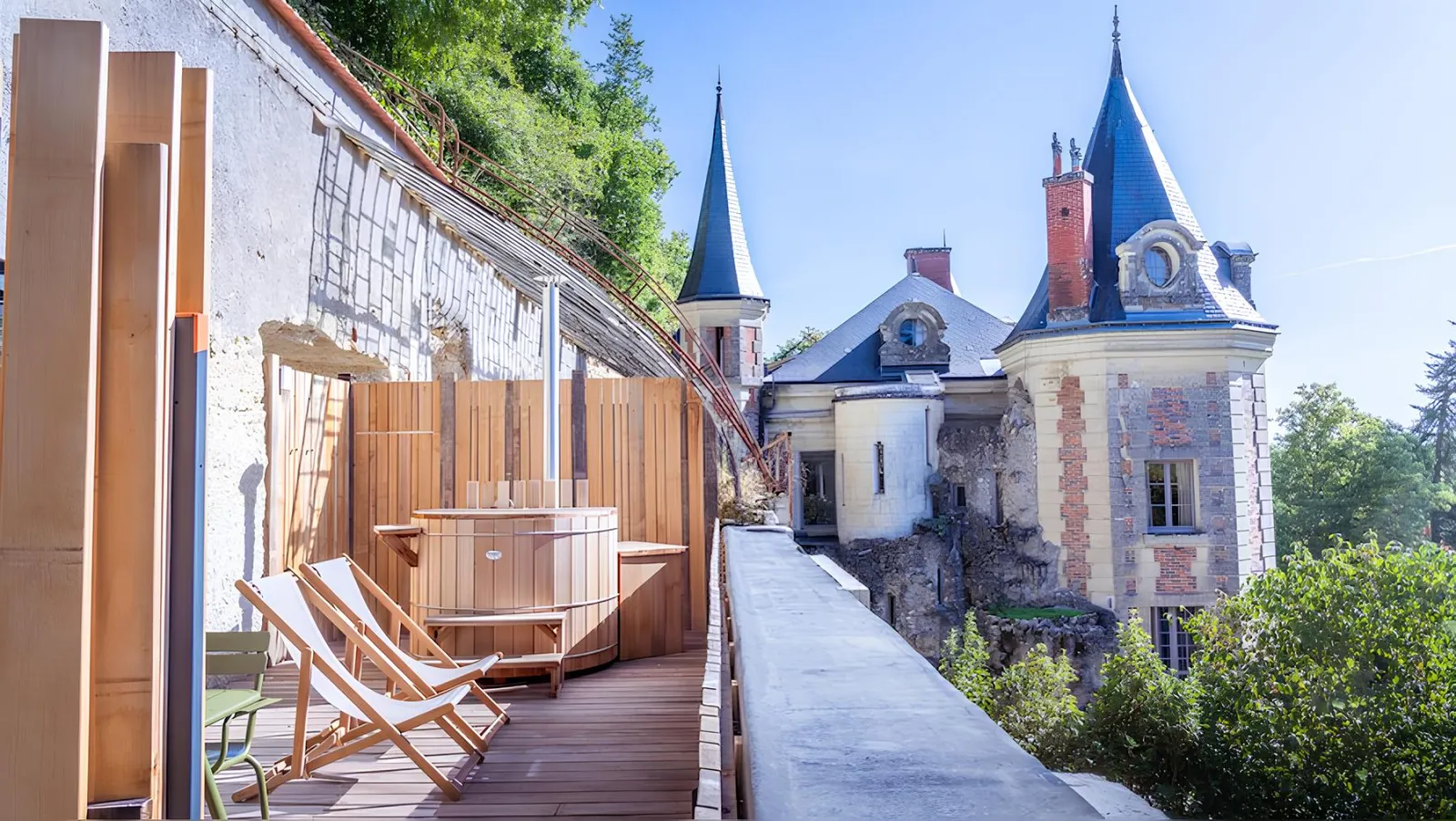 Suite Prestige Terrasse du Château de Perreux, chambre ou suite de château à Nazelles-Négron