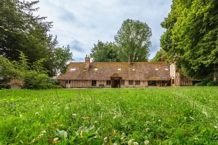 La Tourelle du Château de Géraudot, gîte de château à Géraudot